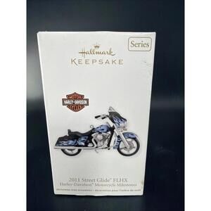 Hallmark Keepsake Harley Davidson 2011 Street Glide FLHX Die-Cast Ornament 2012
